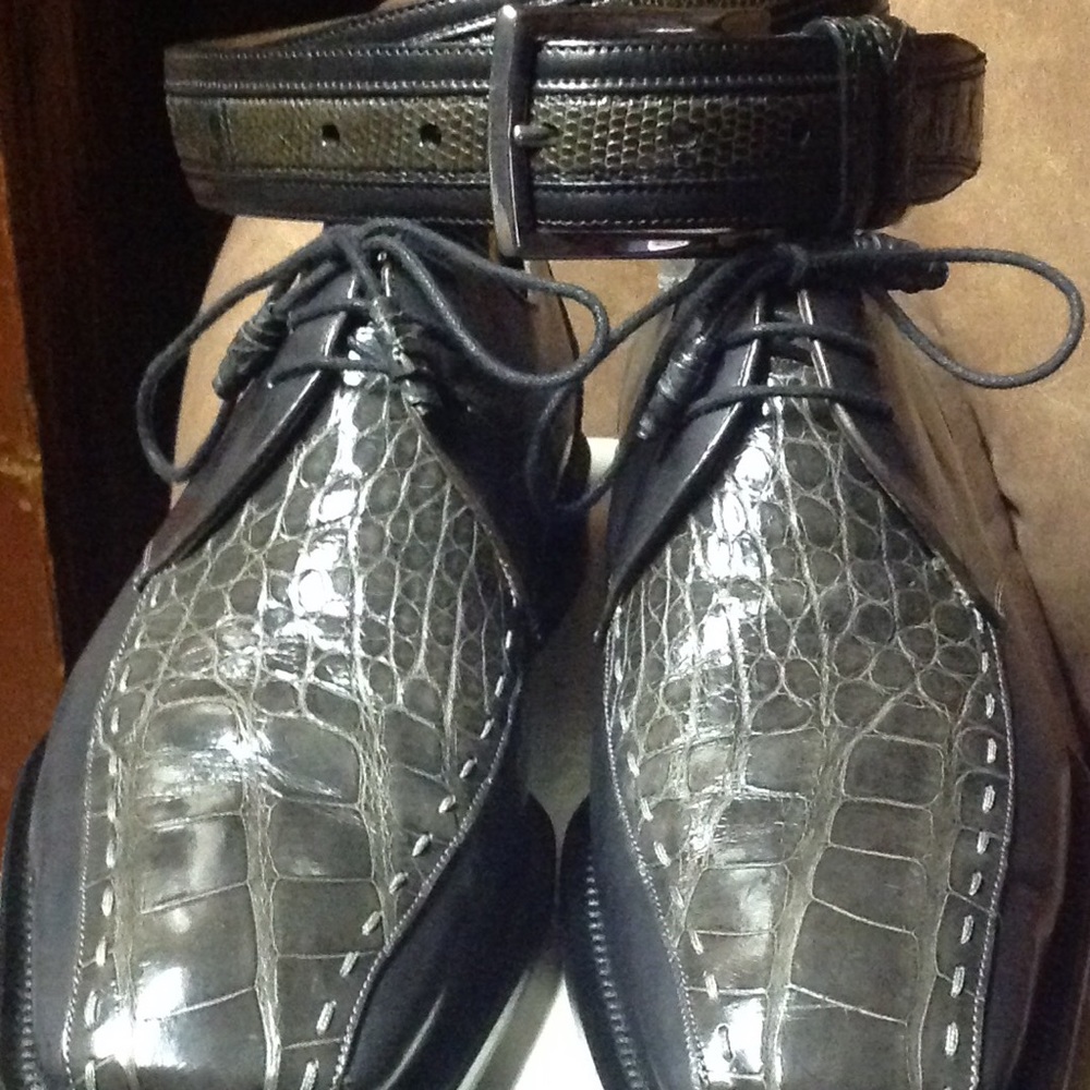 Men’s shoes/belt.